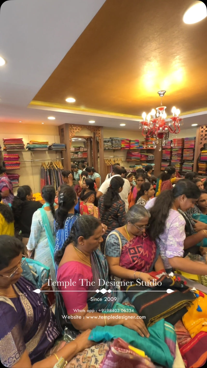 #sareelove #sareefashion #sareeindia #trending