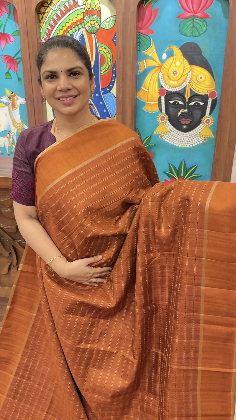 Product Codes - TTDS3332

Saree Name - Handloom Matka Silk Saree

B...
