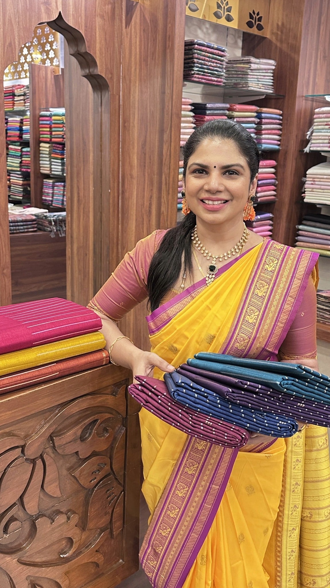Product Codes - TTDS2900

Saree Name - Handloom Matka Silk Saree

B...