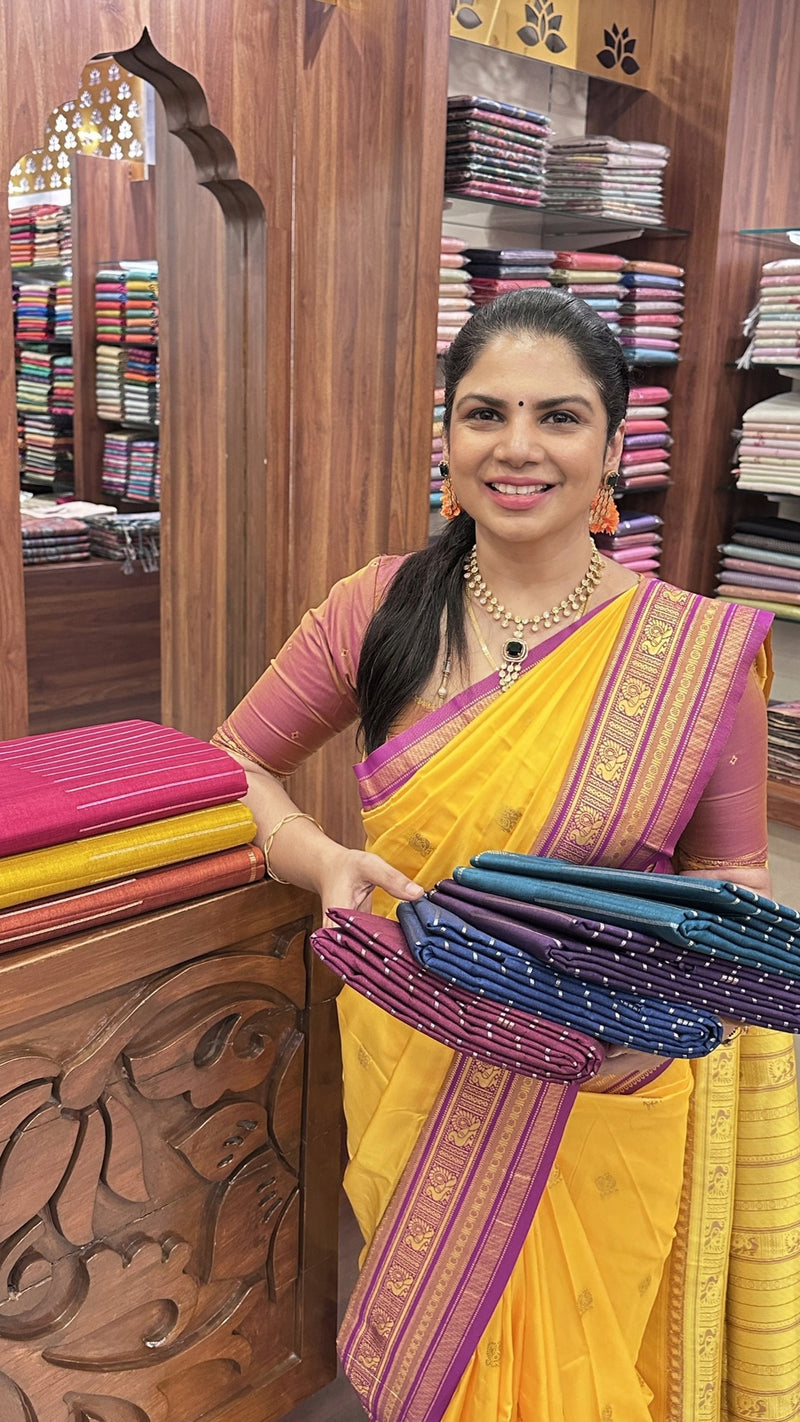 Product Codes - TTDS2900

Saree Name - Handloom Matka Silk Saree

B...