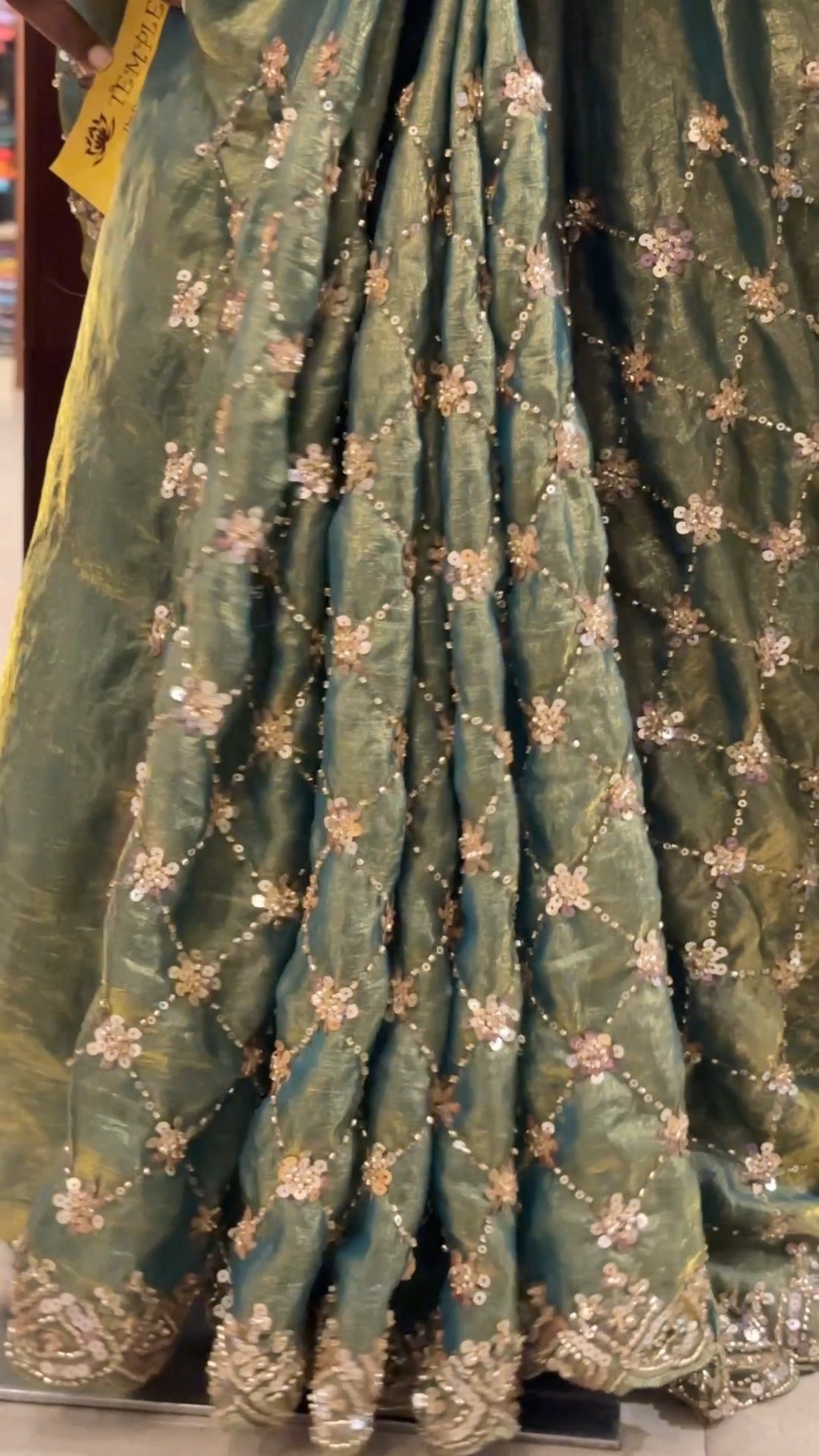 Saree Name - Designer Saree

Blouse - Designer Blouse

Length - 5mt...