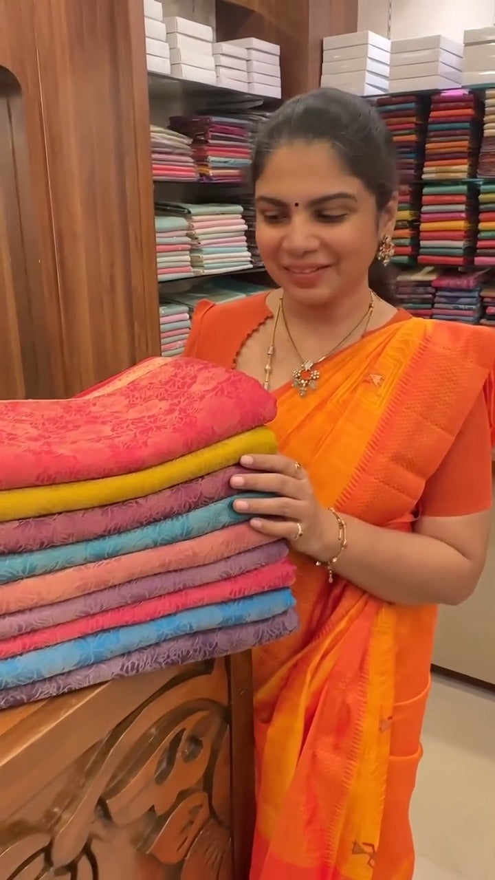 Saree Code - TTDS3056

Saree Name - Banarasi Silk Saree

Blouse - S...
