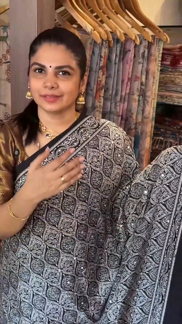 Saree Code - TTDS3128

Saree Name - Modal Silk Saree

Blouse - Self...