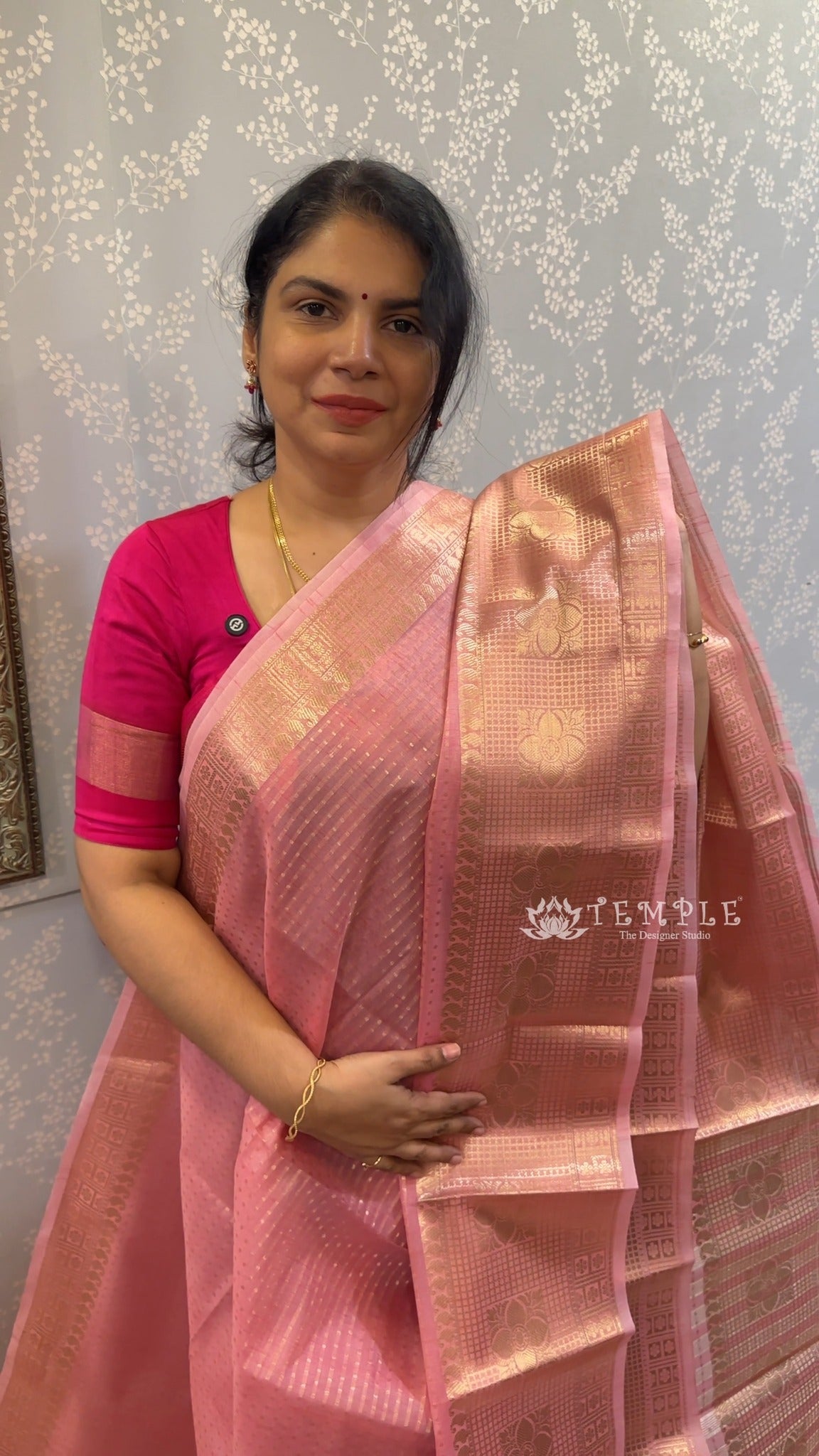 Saree Name - Chanderi Cotton Saree

Blouse - Self Colour Blouse

Le...