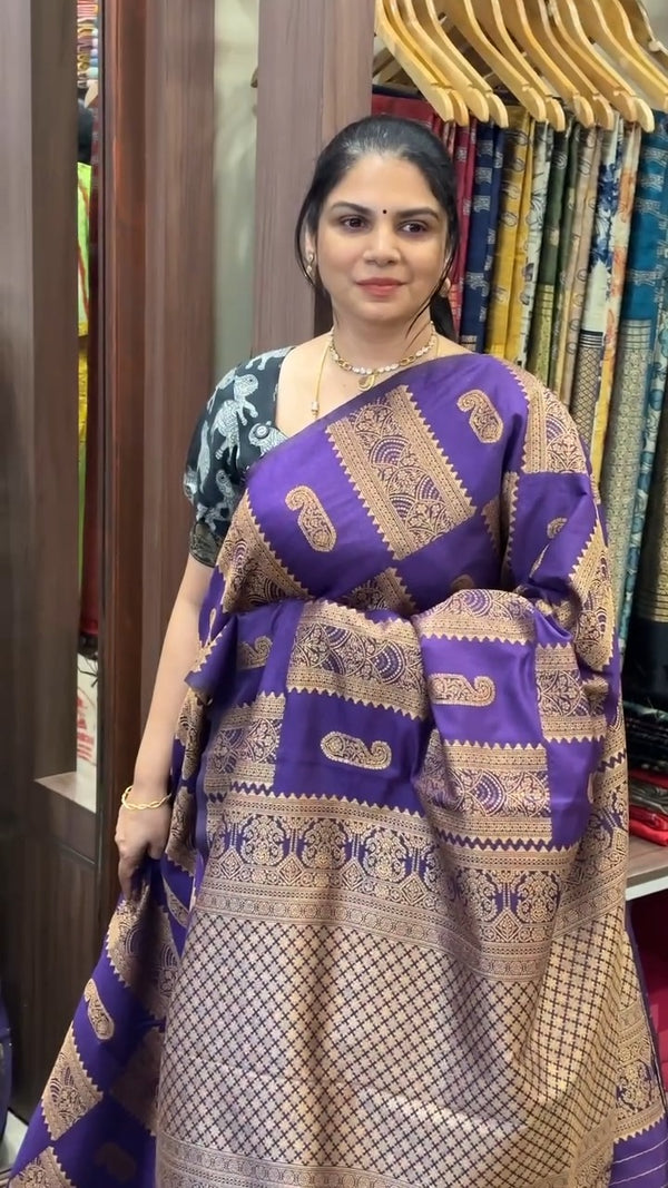 Saree Code - TTDS3603

Saree Name - Banarasi Silk Saree

Blouse - S...