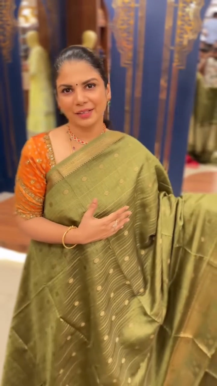 Saree Code - TTDS3313

Saree Name - Semi Tussar Saree

Price - Rs.1...