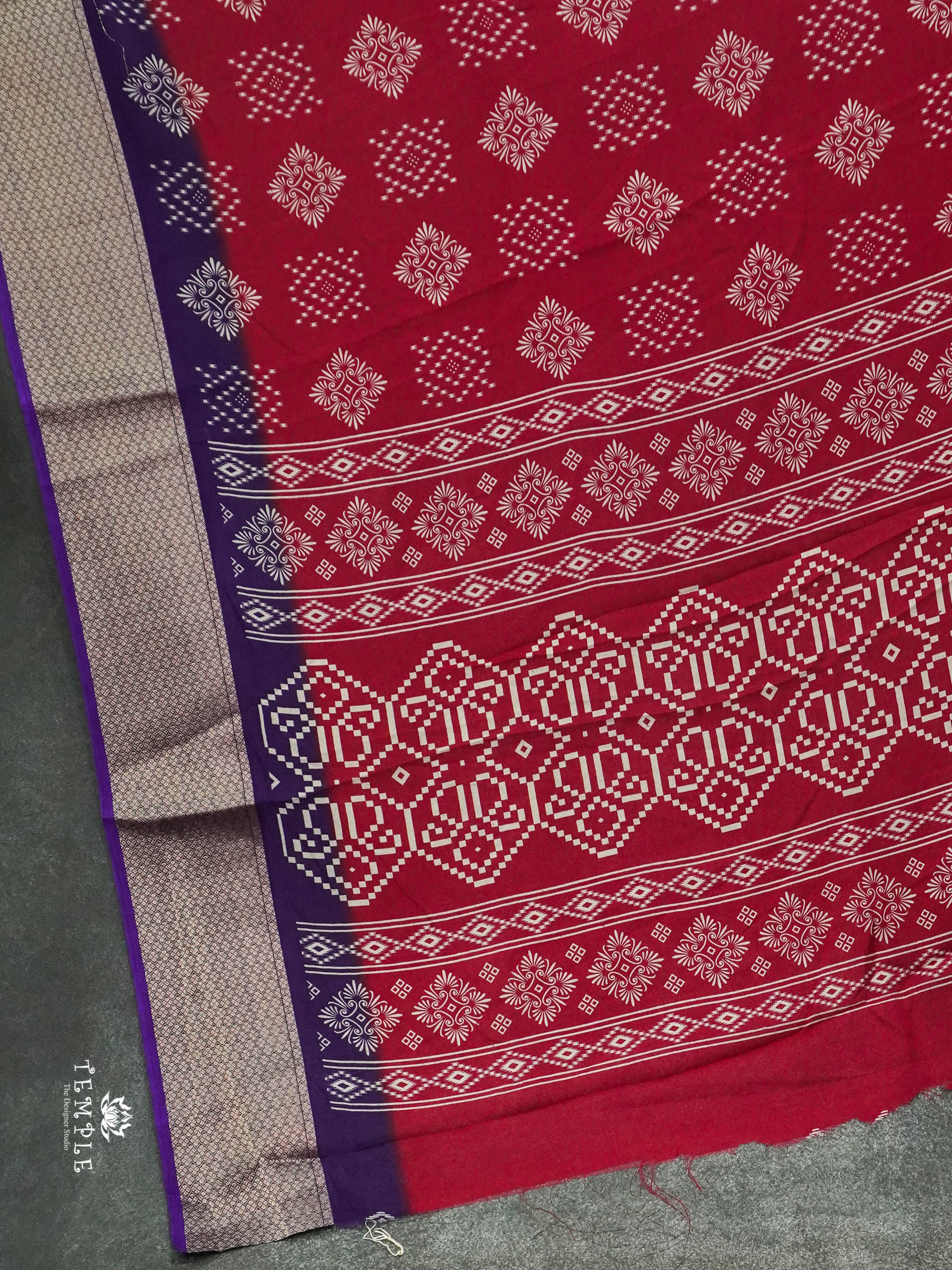 Crepe Silk Saree With Kolam Pattern | TTDS1410