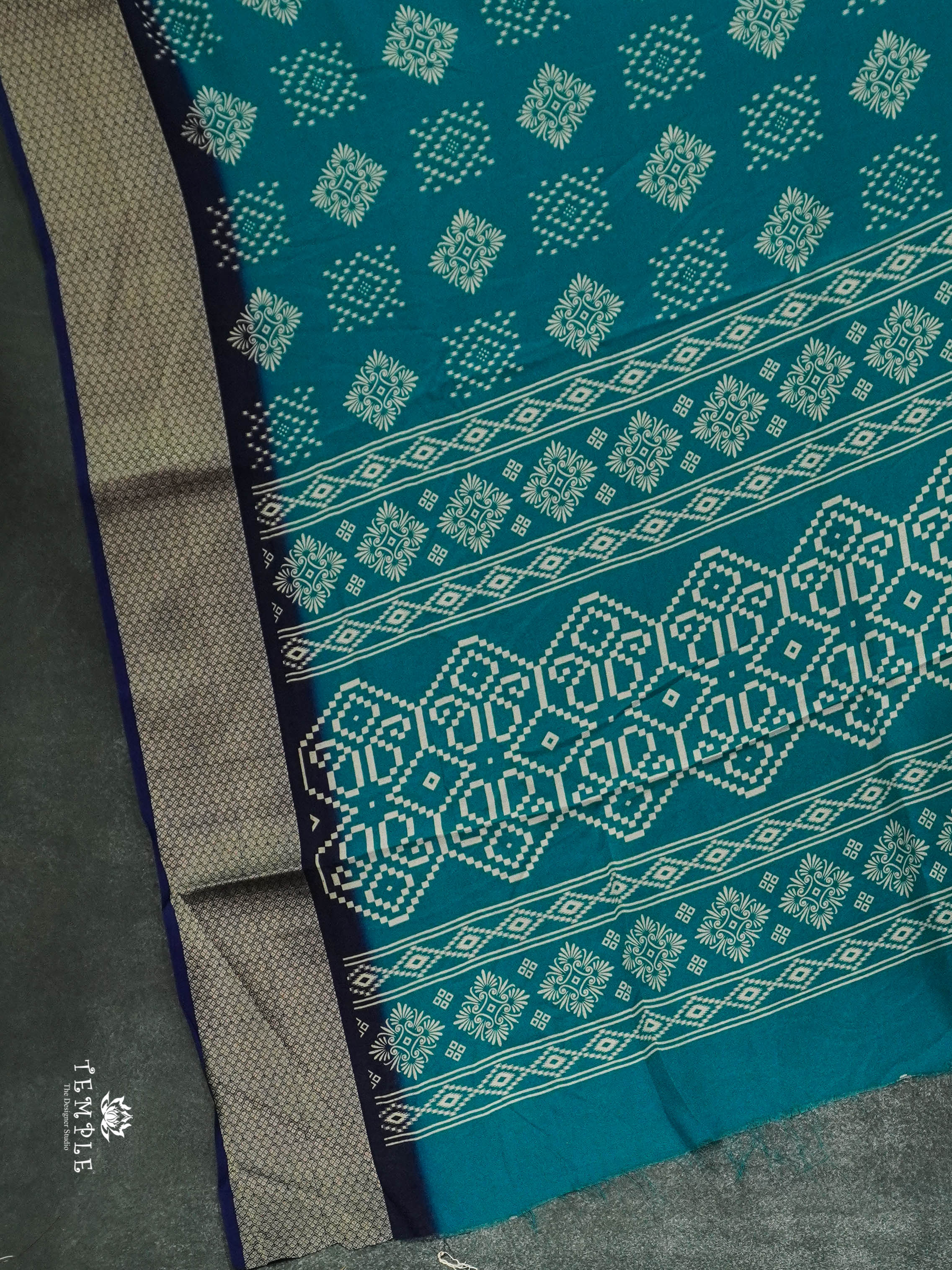 Crepe Silk Saree With Kolam Pattern | TTDS1410