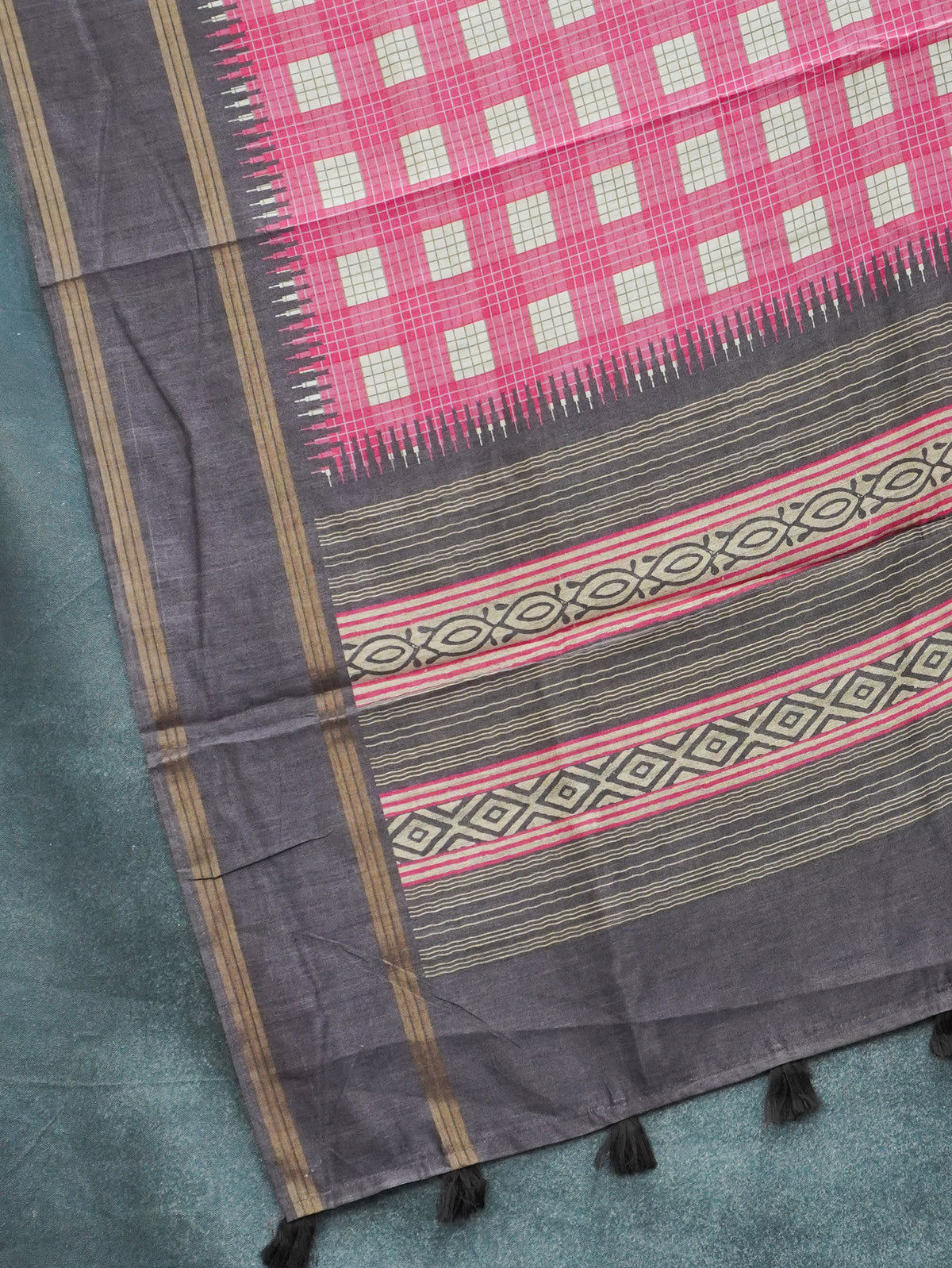 Vintage Checked Tussar Saree | TTDS3708