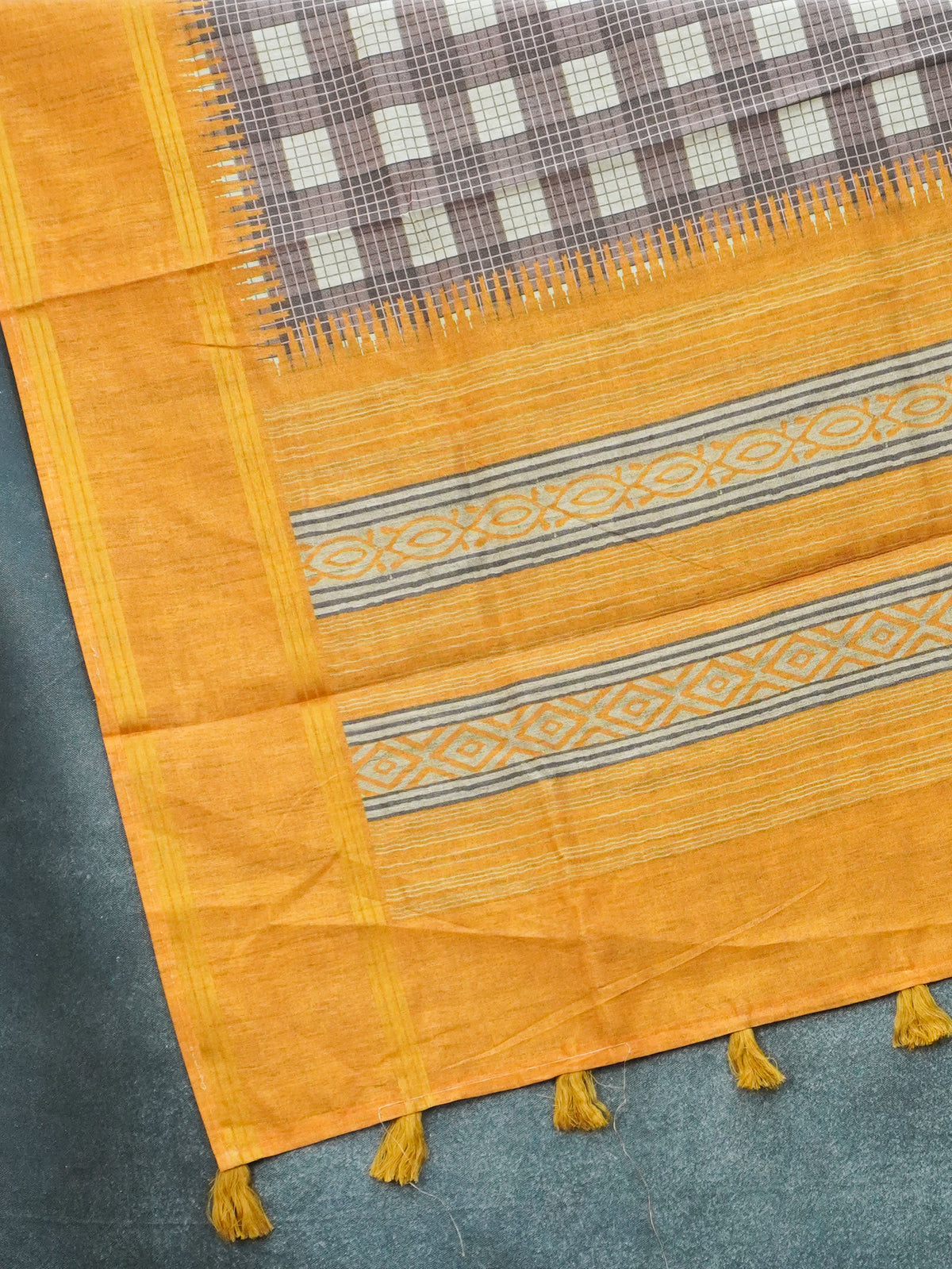 Vintage Checked Tussar Saree | TTDS3708