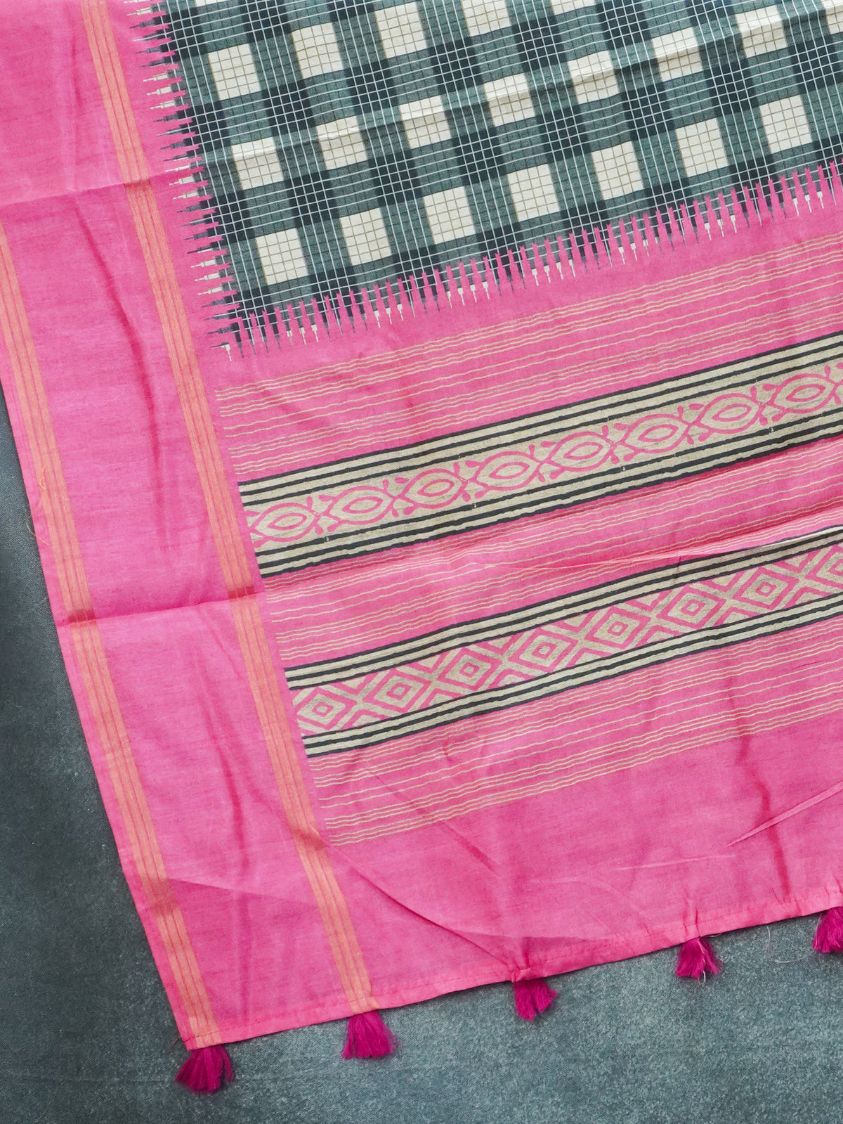 Vintage Checked Tussar Saree | TTDS3708