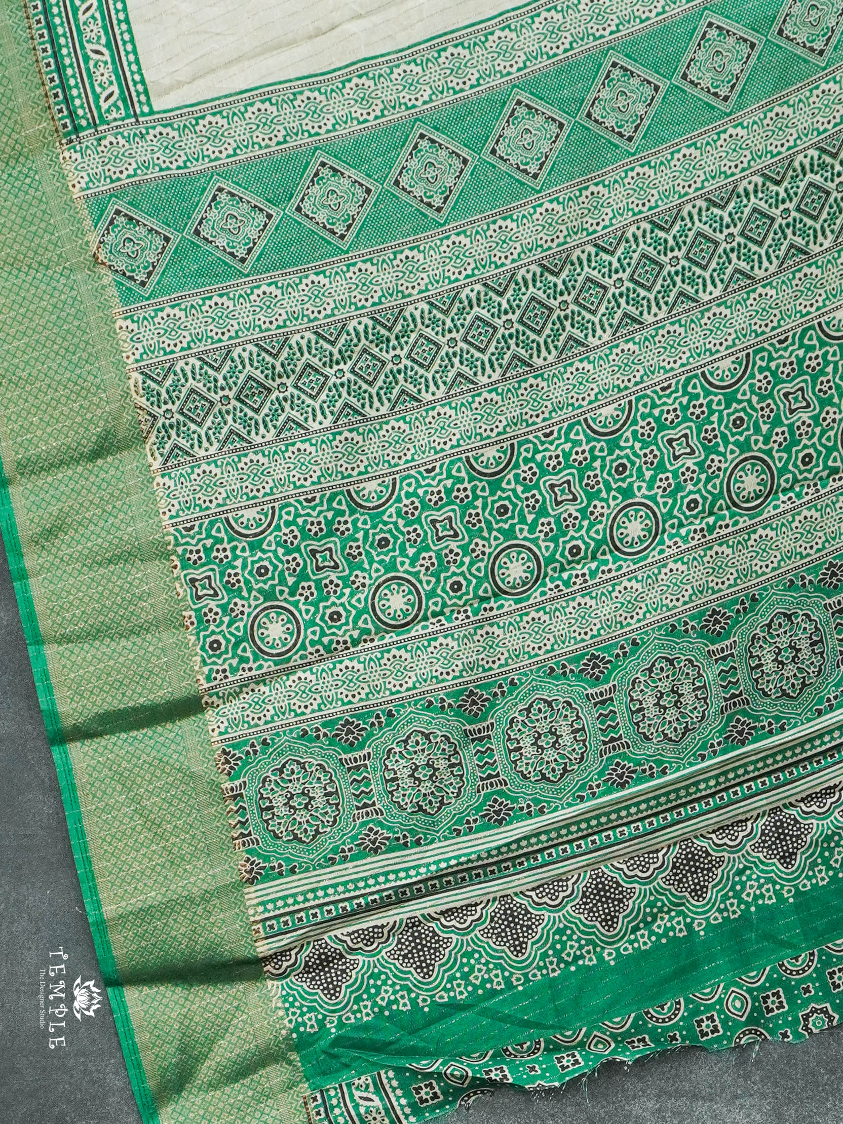 Semi Crepe Saree With Vaira Oosi Pattern | TTDS2895