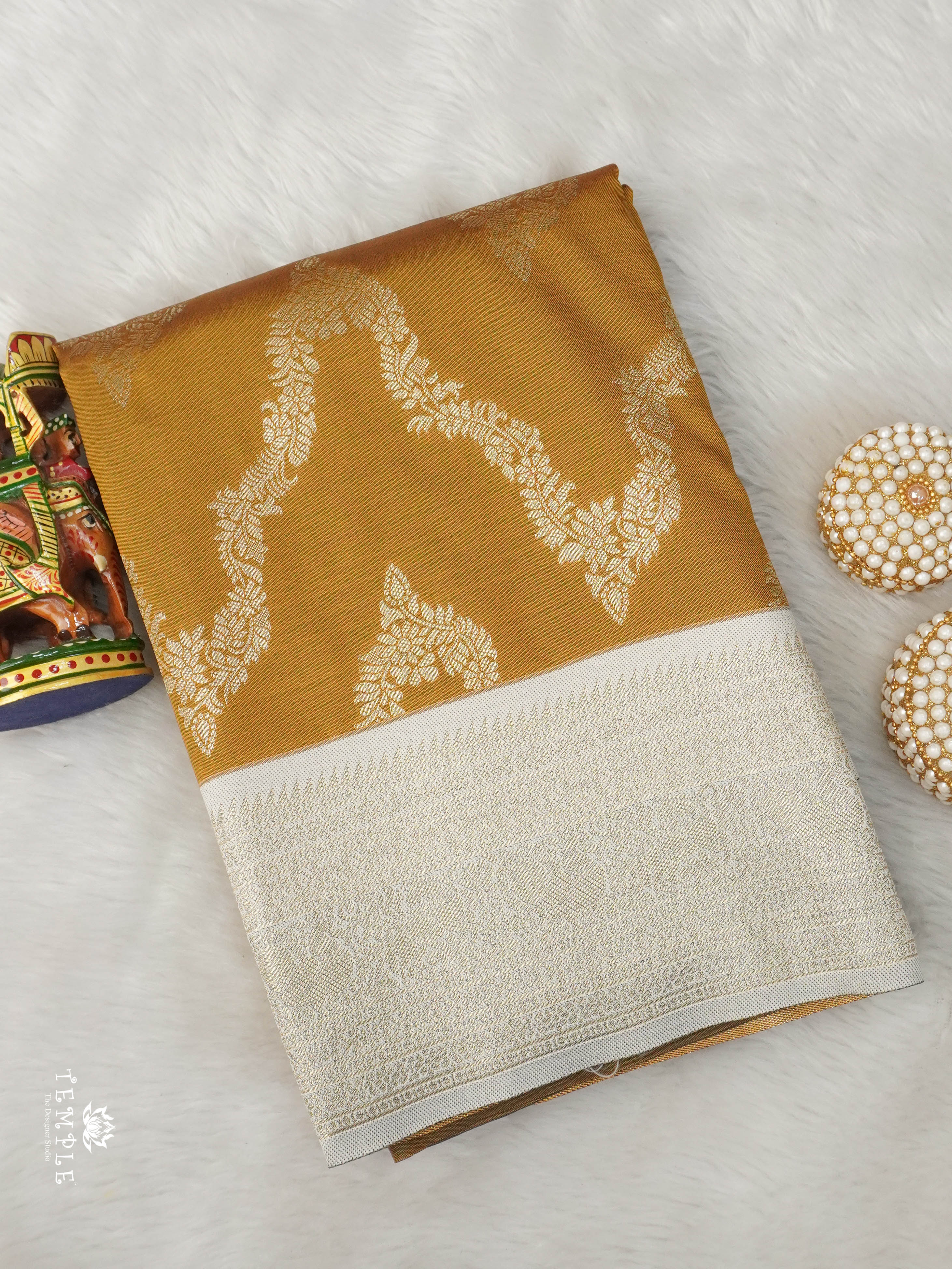 Semi Silk Saree With Zari Woven Pattern | TTDS2915