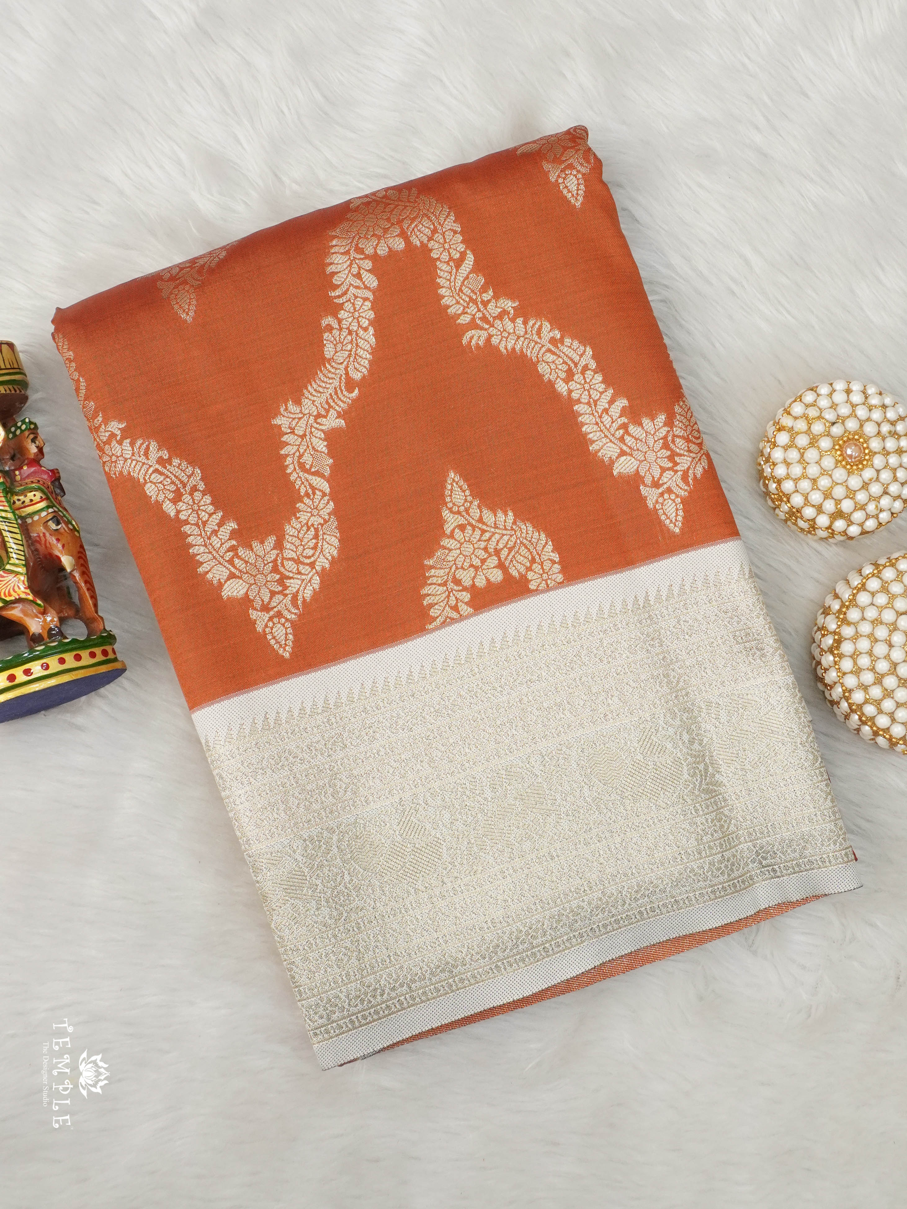 Semi Silk Saree With Zari Woven Pattern | TTDS2915