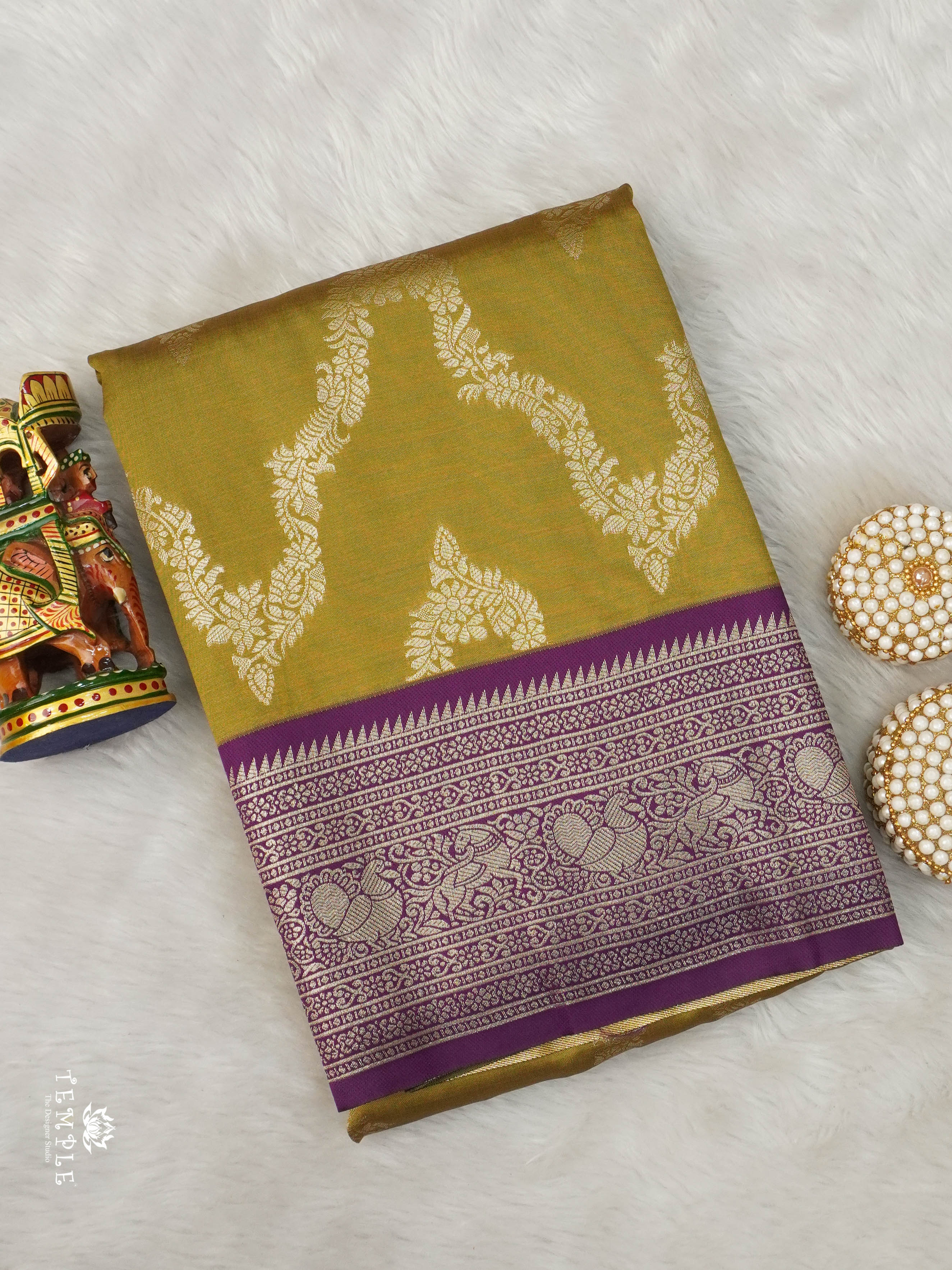 Semi Silk Saree With Zari Woven Pattern | TTDS2915