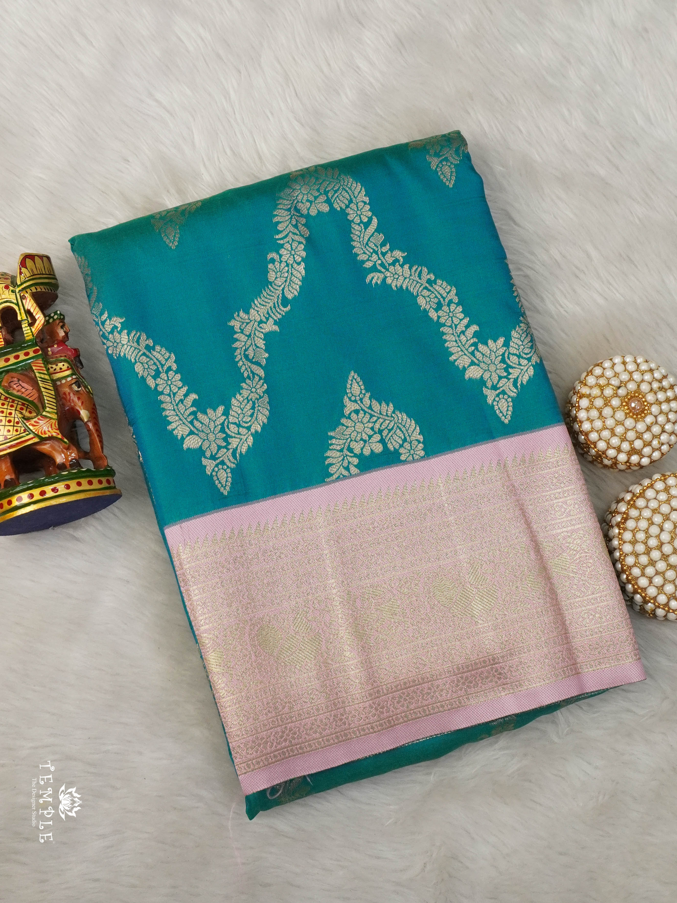 Semi Silk Saree With Zari Woven Pattern | TTDS2915