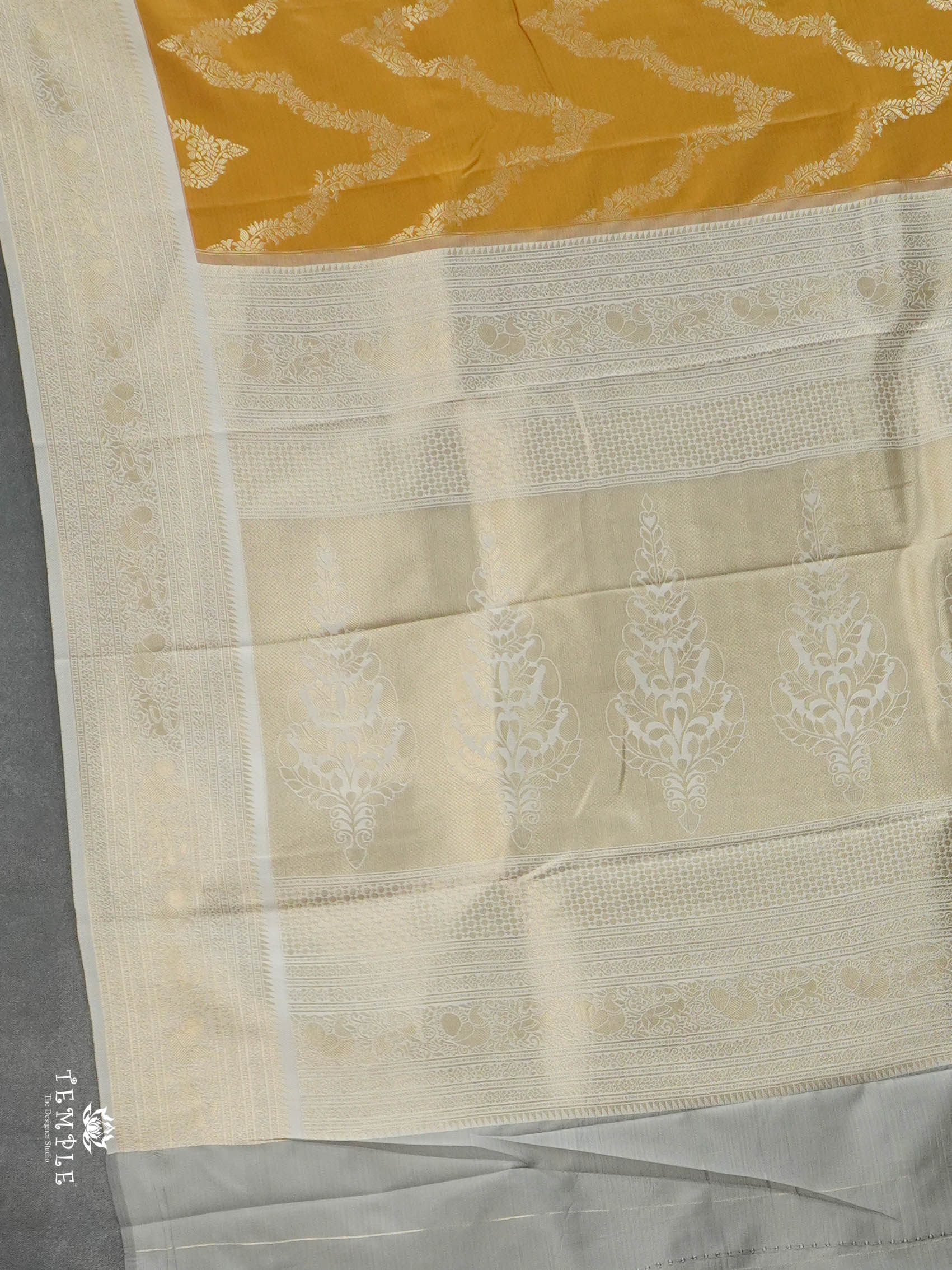 Semi Silk Saree With Zari Woven Pattern | TTDS2915