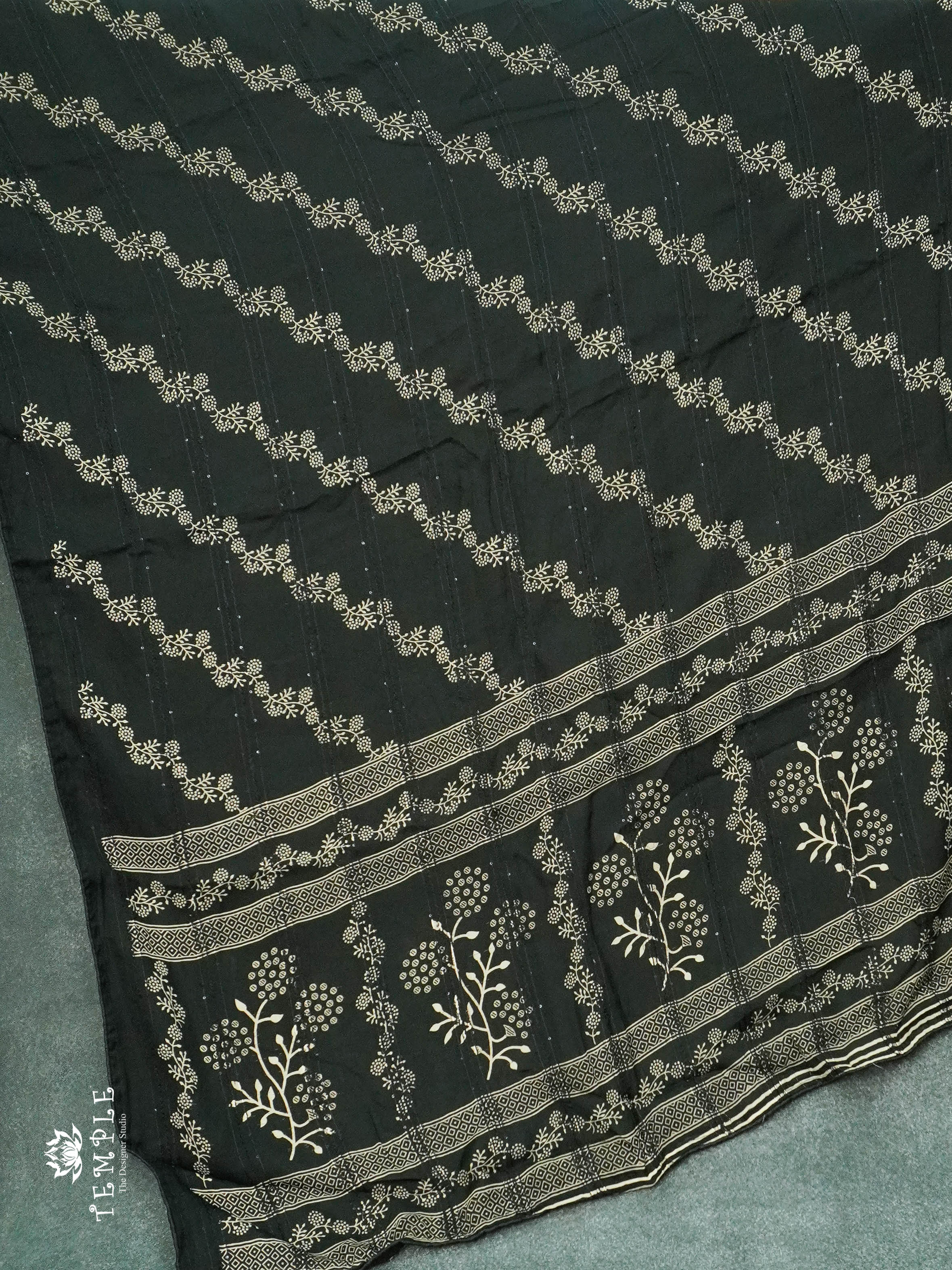 Georgette Saree With Tiny Floral Print(Black) | TTDS1151