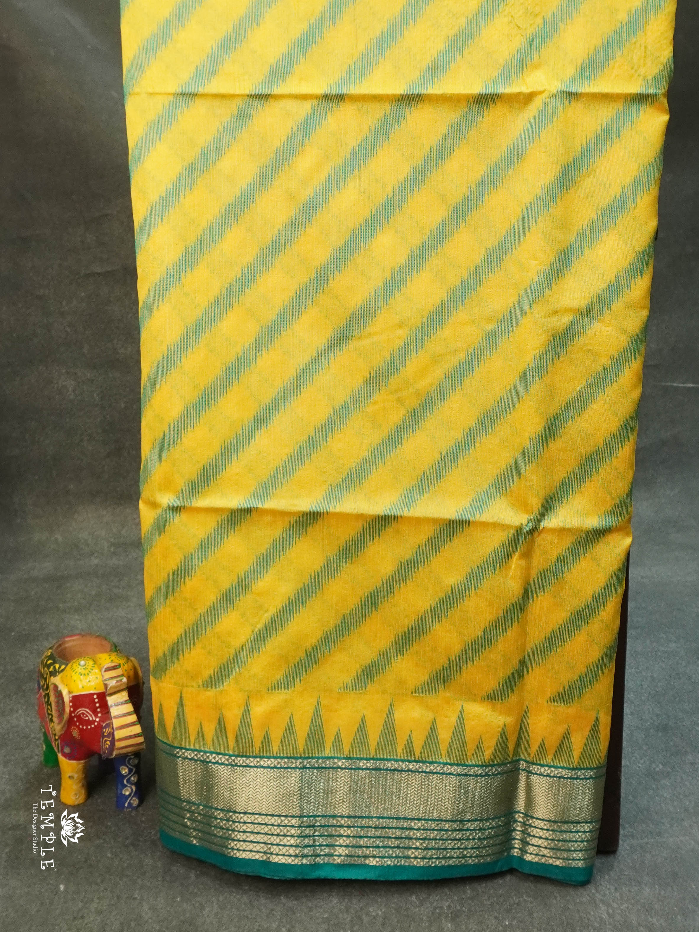 Raw Silk Saree With Thread Woven Design | TTDS1584