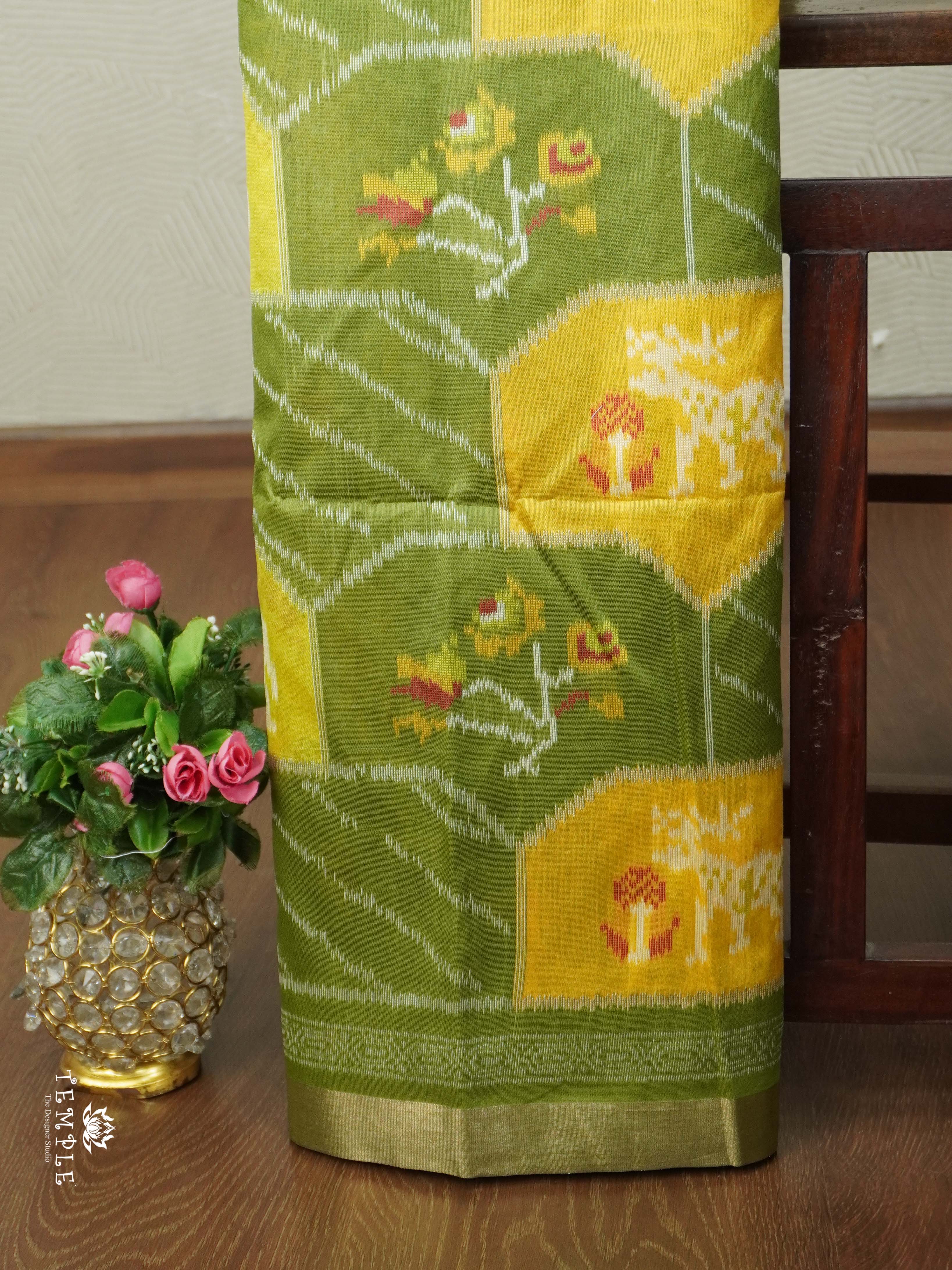 Raw Silk Saree With Thread Woven Pattern | TTDS2647
